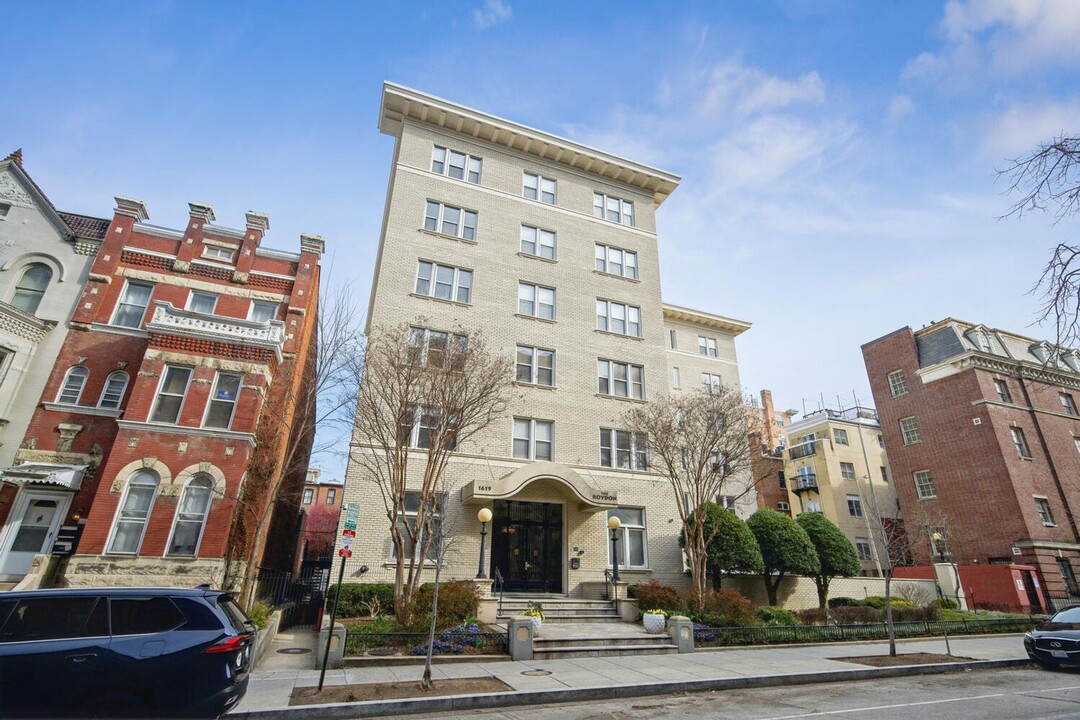 1619 R St NW in Washington, DC - Building Photo