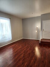 7037 La Tijera Blvd, Unit A101 in Los Angeles, CA - Foto de edificio - Building Photo