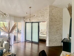 2861 N Oakland Forest Dr, Unit 304 in Oakland Park, FL - Building Photo - Building Photo