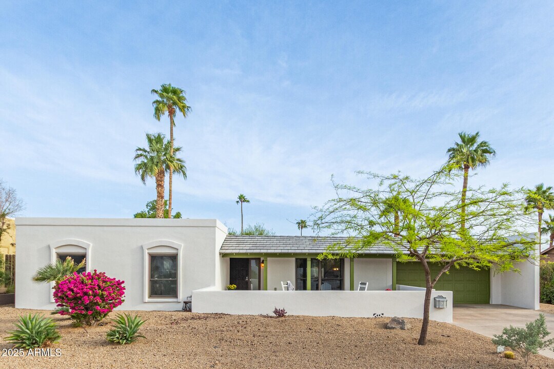 2542 E Cochise Rd in Phoenix, AZ - Building Photo