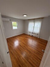 37 Bainbridge Ave in Melville, NY - Building Photo - Building Photo