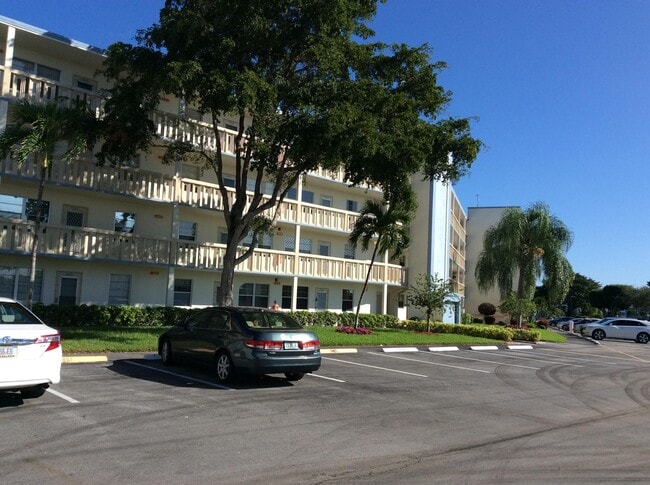 property at 3063 Ainslie Dr