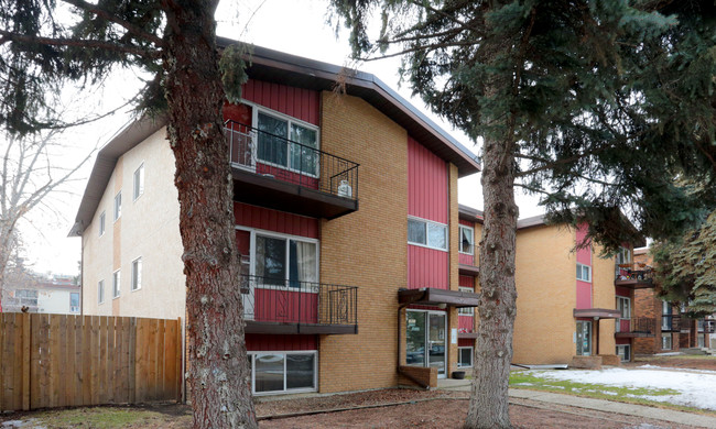 Vanier Manor in Edmonton, AB - Building Photo - Primary Photo