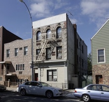 381 Manhattan Ave in Brooklyn, NY - Building Photo