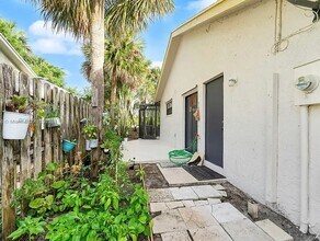 9883 Liberty Ct in Boca Raton, FL - Building Photo - Building Photo