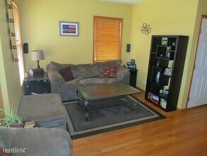 1966 W Diversey Pkwy-Unit -Apt 2 in Chicago, IL - Building Photo - Building Photo