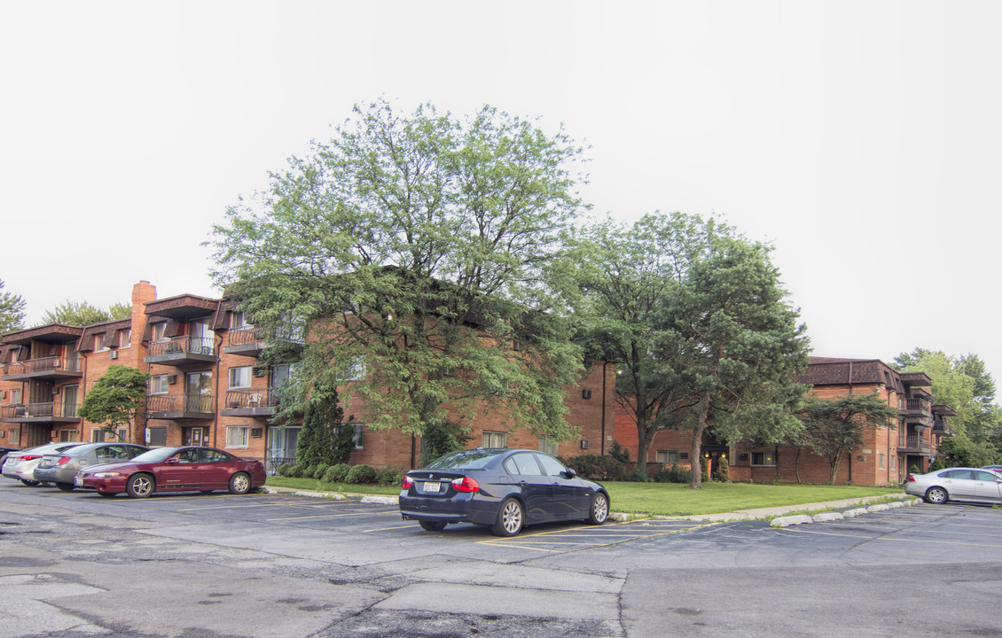 Forest Glen Condos in Lansing, IL - Foto de edificio