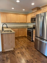 1009 SW Juniper Gdns Ln in Warrenton, OR - Building Photo - Building Photo