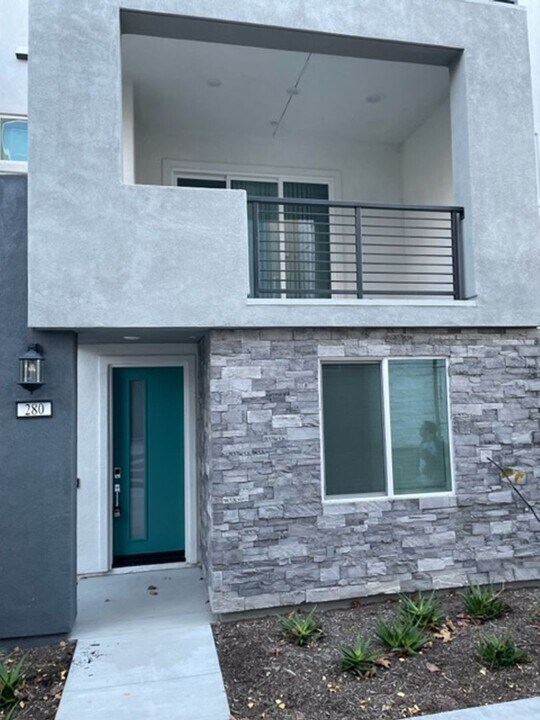 280 Tank in Irvine, CA - Building Photo
