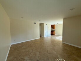 1126 S Clifpark Cir in Anaheim, CA - Building Photo