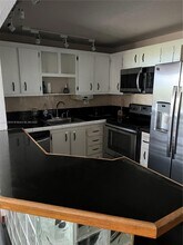 1465 NE 123rd St in Miami, FL - Foto de edificio - Building Photo