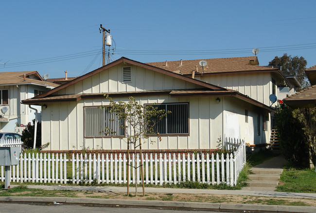 706 Shalimar Dr in Costa Mesa, CA - Building Photo - Building Photo