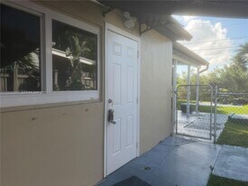 200 W 53rd Terrace in Hialeah, FL - Building Photo