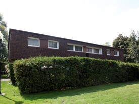 6 Litchfield Ct in Toronto, ON - Building Photo
