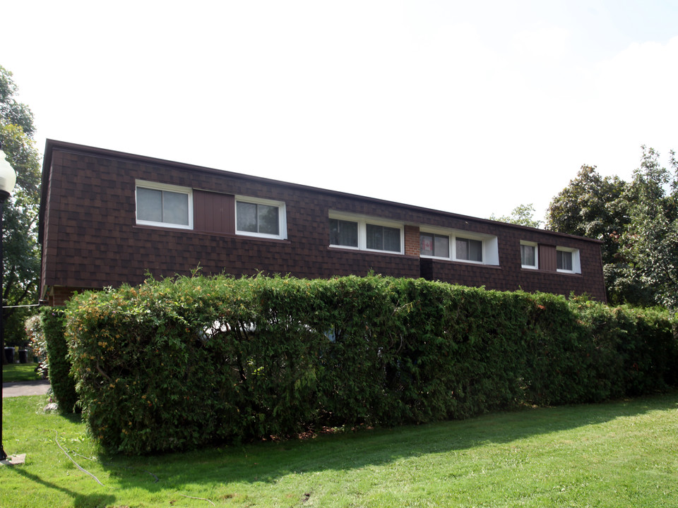 6 Litchfield Ct in Toronto, ON - Building Photo