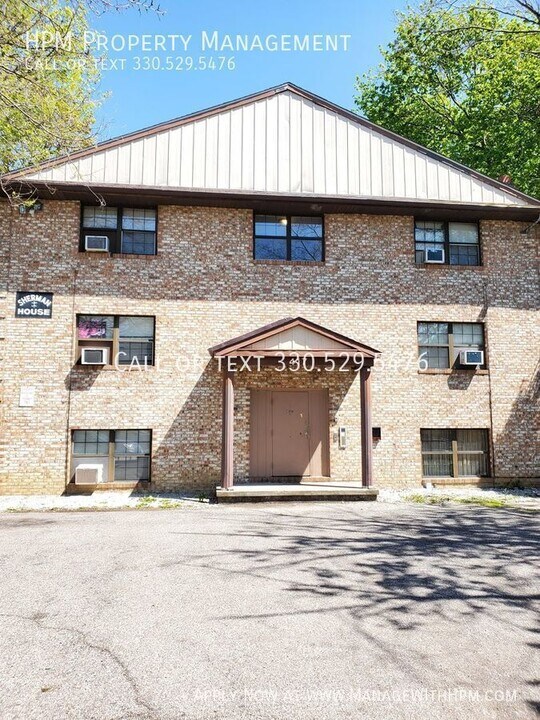 417 Sherman St in Akron, OH - Building Photo