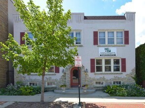 1425 E Capitol Dr, Unit #4 in Shorewood, WI - Foto de edificio - Building Photo