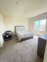7615 Cranberry Wy in Bakersfield, CA - Foto de edificio - Building Photo