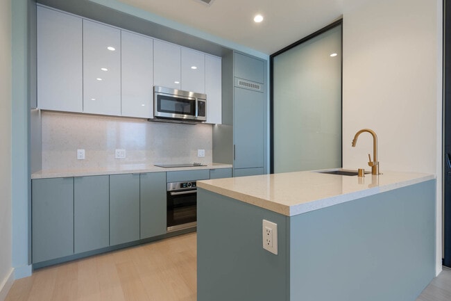 6401 Wilshire Blvd in Los Angeles, CA - Building Photo - Building Photo