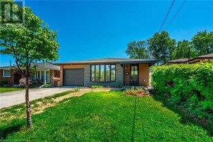 29 Northgate Dr in Hamilton, ON - Building Photo