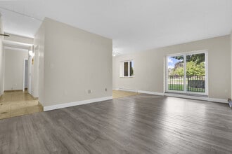 304 Bella Vista Apartments in Leamington, ON - Building Photo - Building Photo