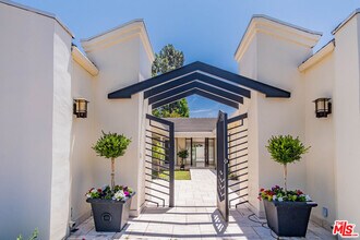 480 N Robinwood Dr in Los Angeles, CA - Building Photo - Building Photo