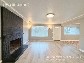 12001 NE Morris St in Portland, OR - Building Photo - Building Photo