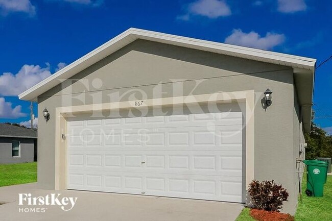 867 SW Trouville Ave in Port St. Lucie, FL - Building Photo - Building Photo