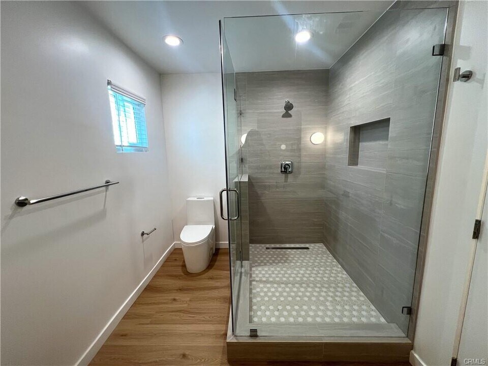 8122 Belford Ave in Los Angeles, CA - Building Photo