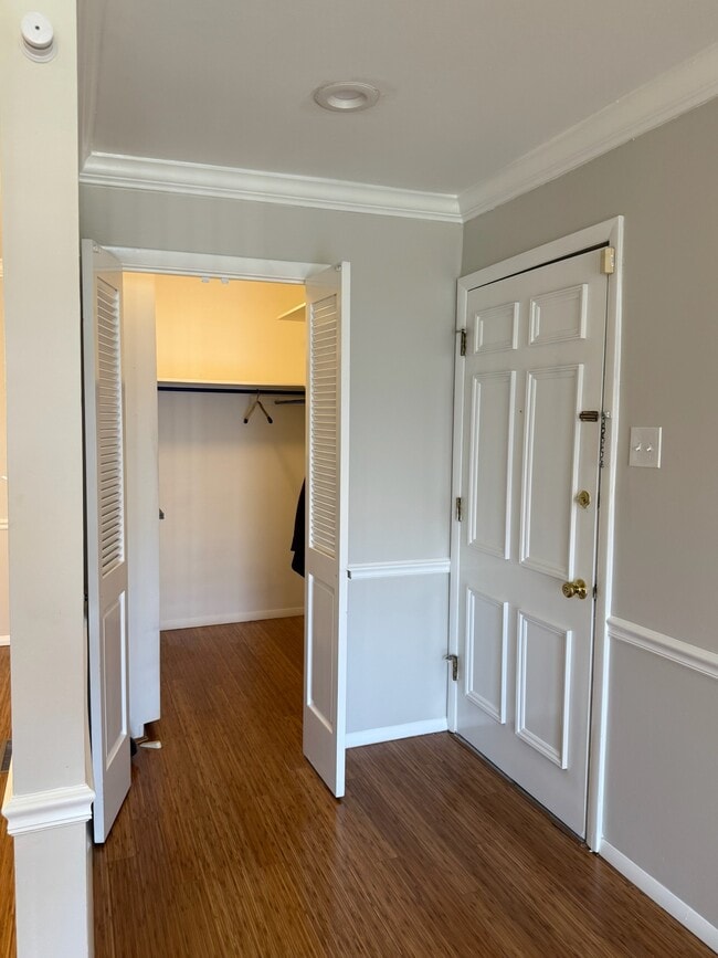 10315 Forest Brook Ln in St. Louis, MO - Foto de edificio - Building Photo