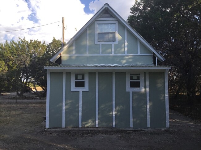 1757 Co Rd 201 in Liberty Hill, TX - Foto de edificio - Building Photo