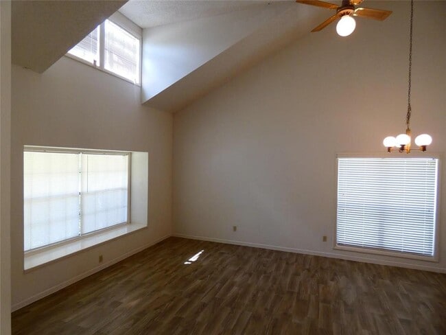 2215 Brook View Ln in Sugar Land, TX - Building Photo - Building Photo