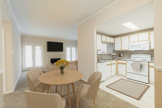 Legacy Park in Houston, TX - Foto de edificio - Building Photo