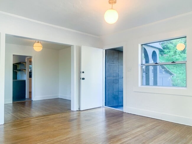 2246 N Alvarado St in Los Angeles, CA - Building Photo - Building Photo