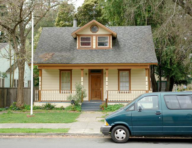 551 Humboldt St in Santa Rosa, CA - Building Photo - Building Photo