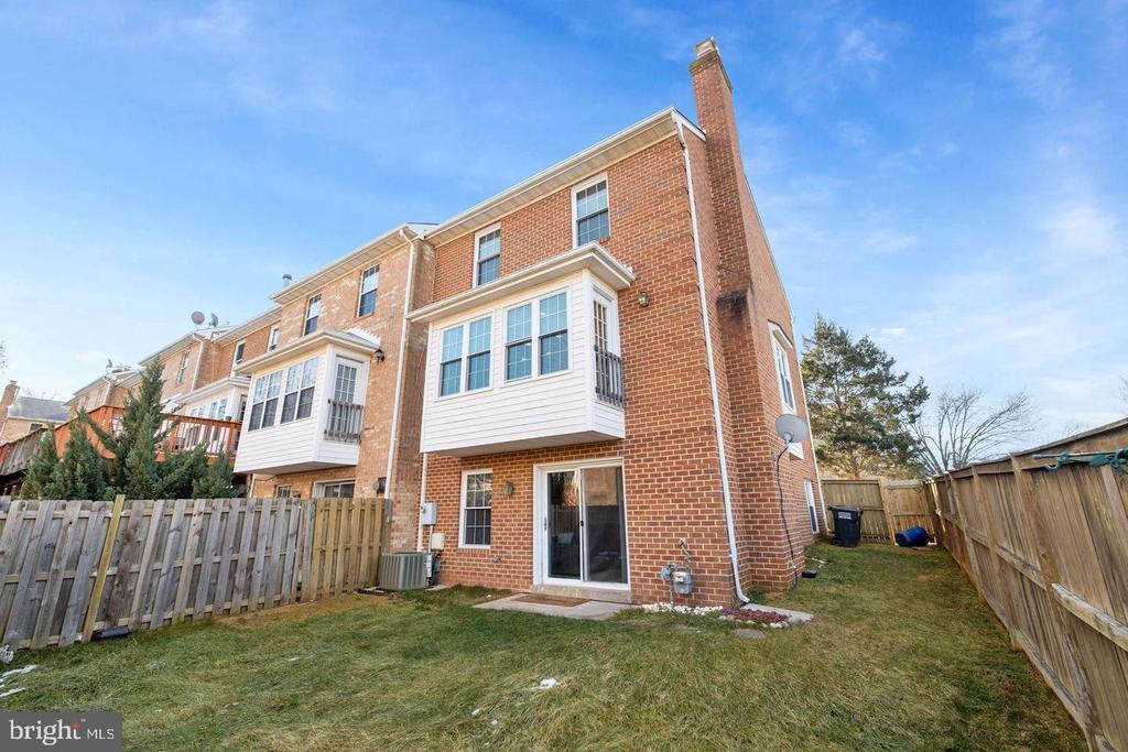 46652 Clearview Terrace in Sterling, VA - Building Photo