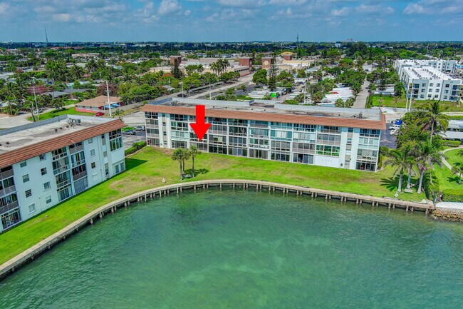 property at 2936 Lake Shore Dr