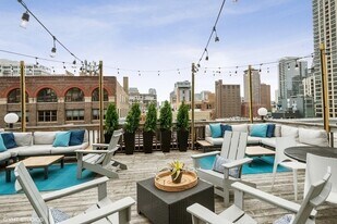 225 W Huron St, Unit 602 in Chicago, IL - Building Photo