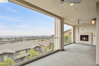 6733 Skyview Dr in Oakland, CA - Foto de edificio - Building Photo
