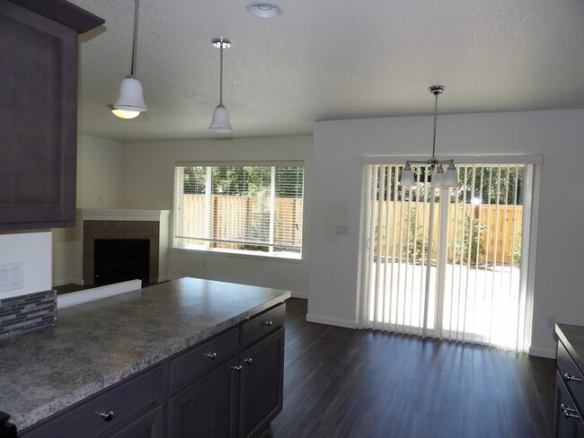 1181 NW 2nd Ct in Hillsboro, OR - Building Photo - Building Photo