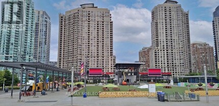 223-2223 Webb Dr in Mississauga, ON - Building Photo - Building Photo