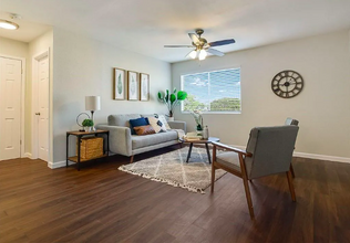 2110 Oak Motte Ln in Austin, TX - Foto de edificio - Building Photo