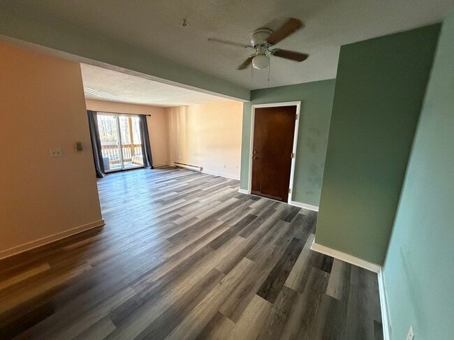 1088 Dover, 203 in Epsom, NH - Building Photo - Building Photo