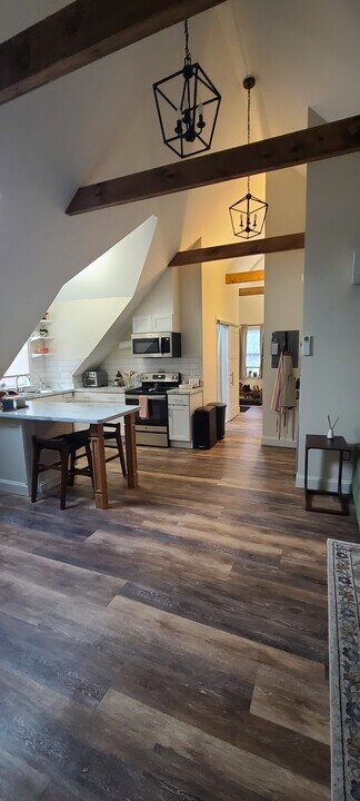 2 Arnold St, Unit 1 in New Bedford, MA - Building Photo