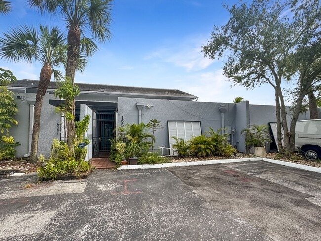 16506 Bridge End Rd in Miami Lakes, FL - Building Photo - Building Photo