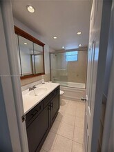 2940 NE 203rd St in Aventura, FL - Building Photo - Building Photo