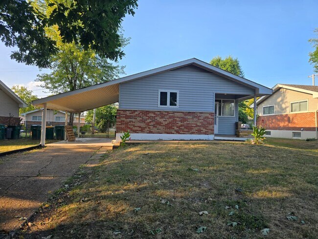 property at 2223 Lovett Dr