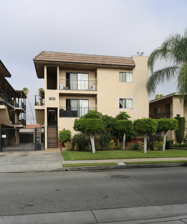 1121 N Maryland Ave in Glendale, CA - Building Photo