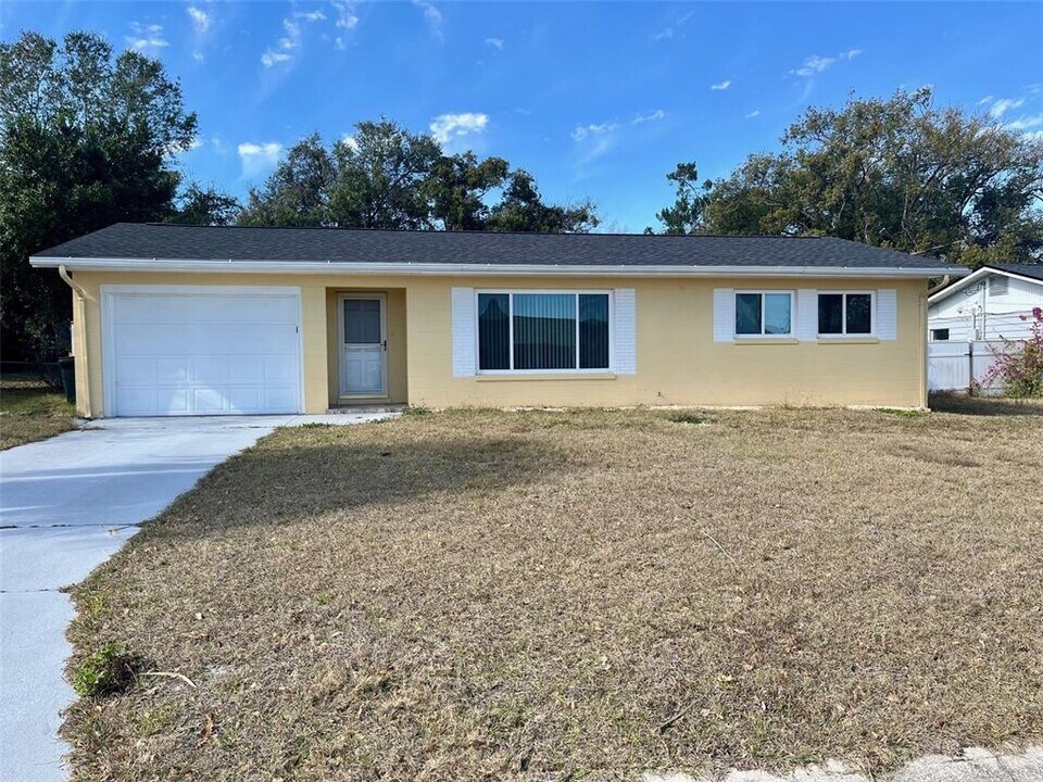 36 Marigold Ln in Debary, FL - Building Photo