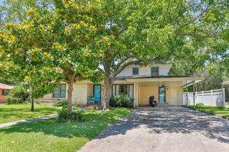 1201 Whaley Dr in Gainesville, TX - Building Photo - Building Photo